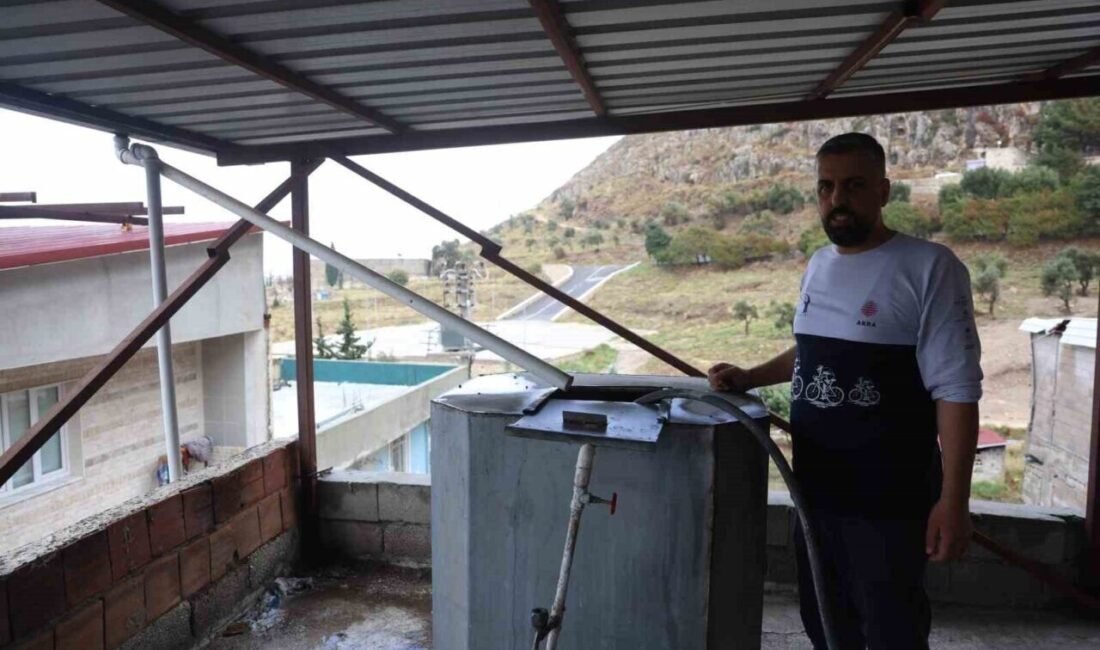 Hatay’da yaşayan Hasan Akkaya, evin damına kurduğu sistemle depoladığı yağmur