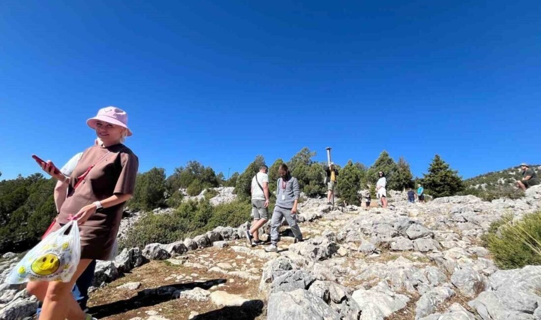 Antalya’nın Akseki ilçesine bağlı tarihi Sarıhacılar köyü, İpek Yolu üzerinde