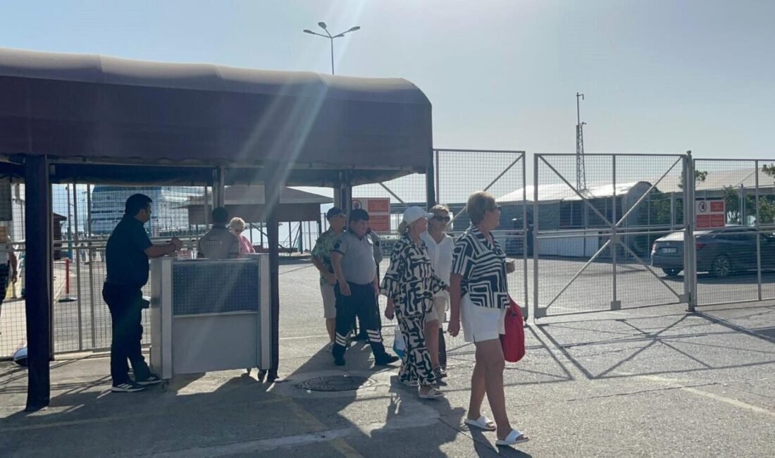 Palau Bandıralı ‘Astoria Grande’ adlı lüks kruvaziyer yolcu gemisi Alanya