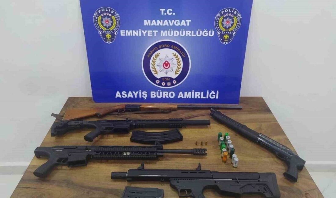 Manavgat İlçe Emniyet Müdürlüğü ekiplerince 19 adrese düzenlenen eş zamanlı