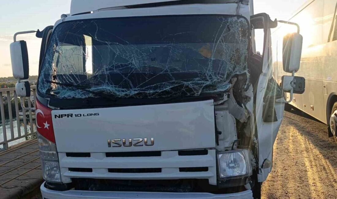 Antalya-Alanya D-400 Karayolu’nda kamyonun tıra arkadan çarpması sonucu meydana gelen