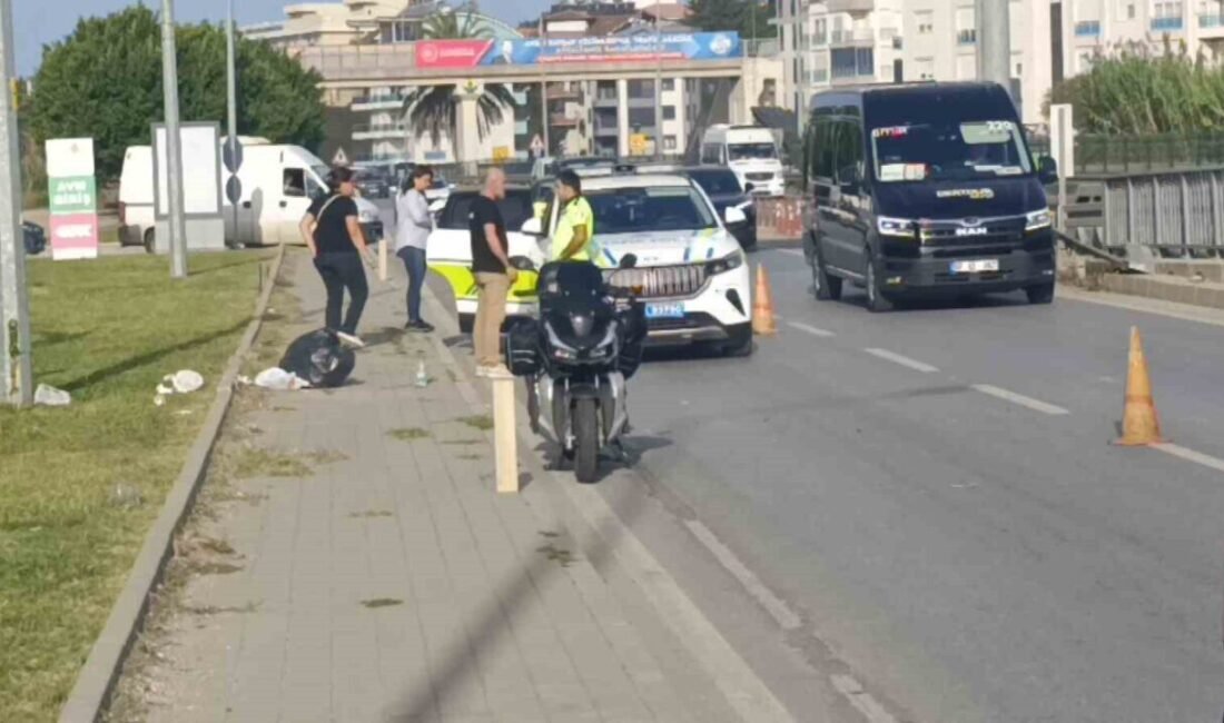 Antalya’nın Manavgat ilçesinde motosikletin hafif ticari araca arkadan çarpması sonucu
