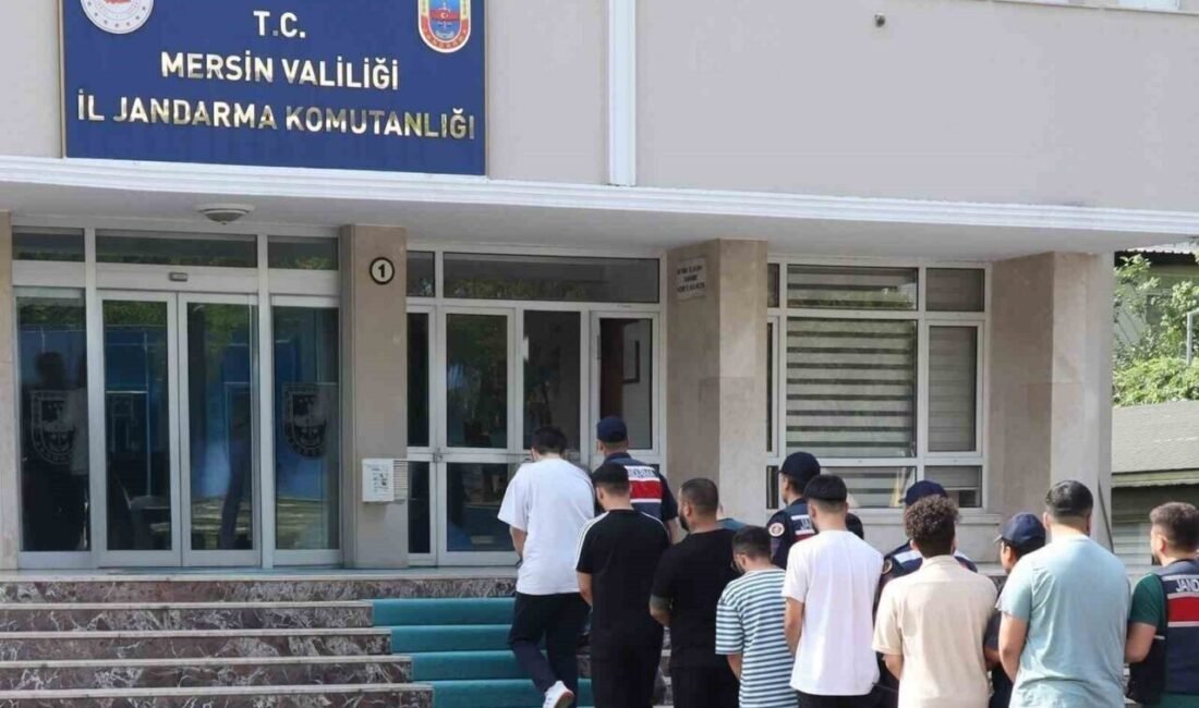 Mersin’in 4 ilçesinde çalışma yapan jandarma ekipleri, 14 hükümlüyü yakalayarak