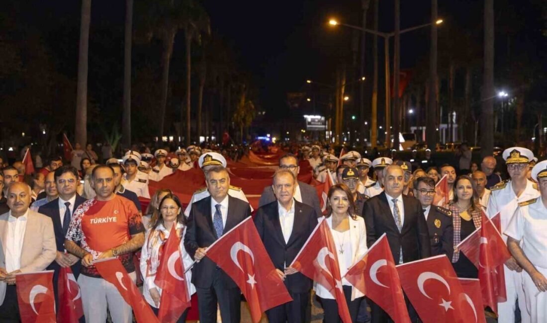 Mersin’de, 29 Ekim Cumhuriyet Bayramı kutlamaları kapsamında 102 metre uzunluğundaki