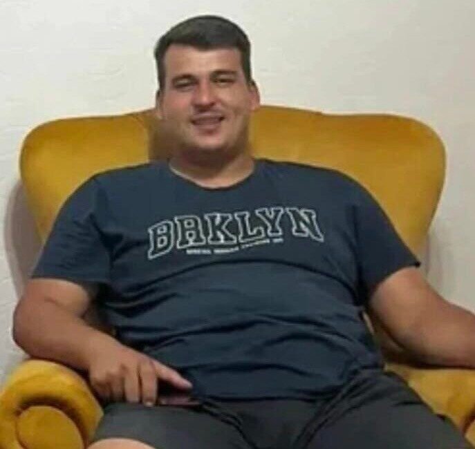 Mersin’in Tarsus ilçesinde boş bir evde 21 yaşındaki gencin cansız