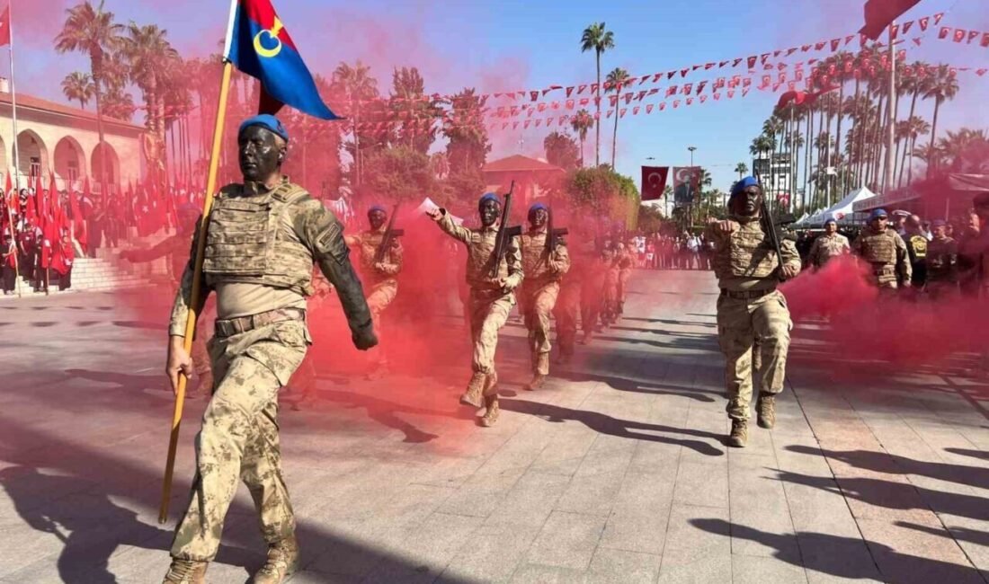 Mersin’de 29 Ekim Cumhuriyet Bayramı, minik öğrencilerin gösterileri, halk oyunları,