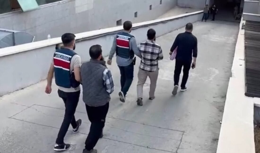 Mersin’de jandarma ekipleri terör örgütü DEAŞ’a finans sağlayanlara yönelik düzenlediği