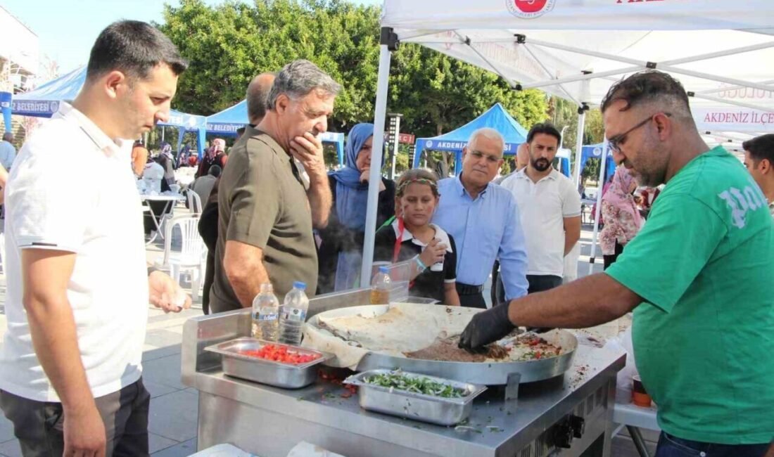 Mersin’de Camiler ve Din Görevlileri Haftası kapsamında kurulan hayır çarşısında,