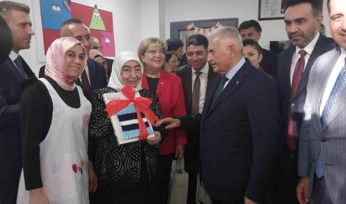 Mersin’de “Kızılay Anaokulu” Binali Yıldırım’ın katıldığı törenle hizmete açıldı Mersin’in Mut ilçesinde “81 İl 81 Anaokulu Projesi” çerçevesinde yapılan