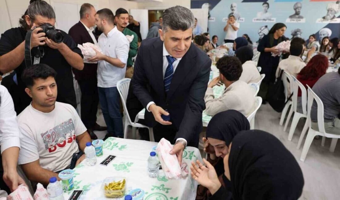 Akdeniz Kaymakamı ve Belediye Başkan Vekili Zeyit Şener, üniversite sınavına