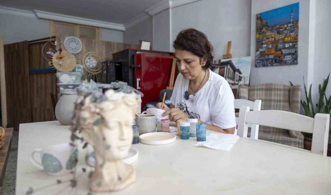 Mersin Büyükşehir Belediyesinin üretici kadın stantlarının, el emeğiyle üretim yapan