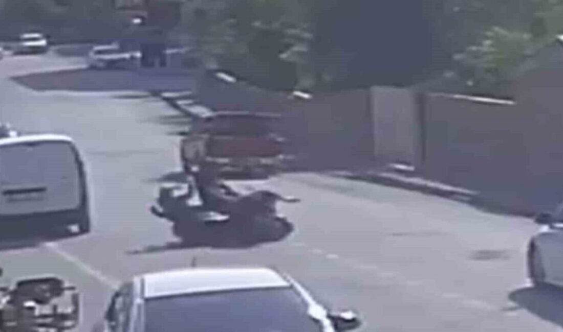 Hatay’da iki motosikletin kafa kafaya çarpıştığı kazada 3 kişinin yere