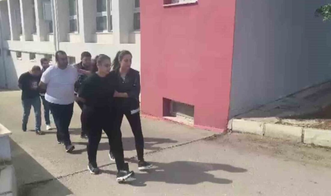 Adana’da bir tekstil firmasında çalışan muhasebeci ve beraberindeki 2 kişinin,