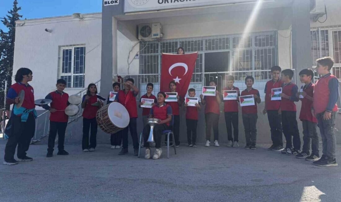 Mersin’in Mut ilçesinde ortaokulu öğrencileri, Filistin’e destek, Gazze’de yaşananlara dikkat