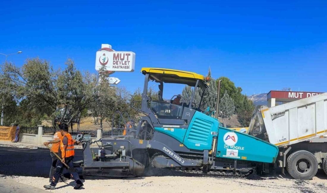 Mersin Büyükşehir Belediyesi, Mut ilçesinde 16 farklı noktada sıcak asfalt