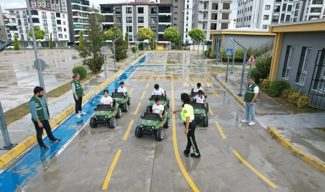 Osmaniye’de Trafik Eğitim Pisti’nde öğrencilere yönelik trafik eğitimi düzenlendi. Fakıuşağı