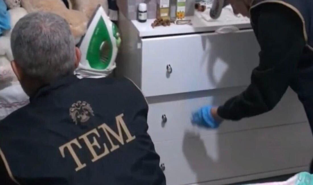 Osmaniye’de polis ekiplerince terör örgütü DEAŞ’a yönelik düzenlenen operasyonda gözaltına