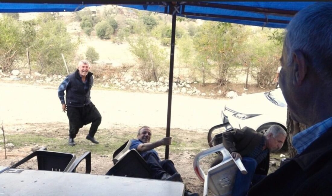 Osmaniye’nin Sumbas ilçesinde bir düğünde yaşanan ilginç anlar kameralara yansıdı.