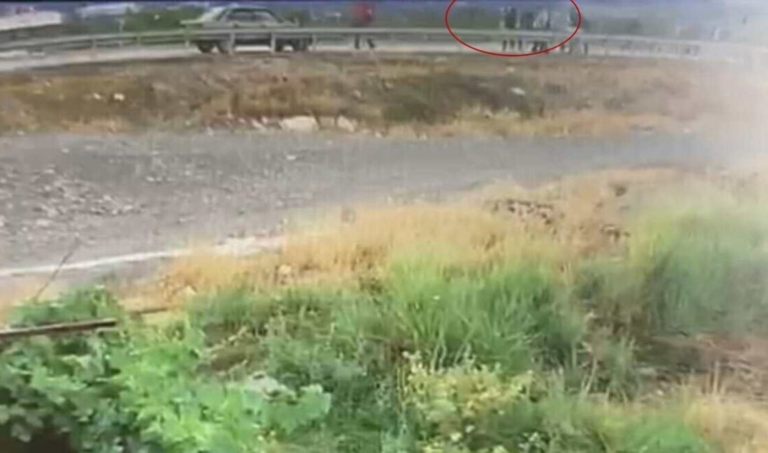 Osmaniye’nin Düziçi ilçesinde meydana gelen kazada yolcu minibüsü ile çarpışan