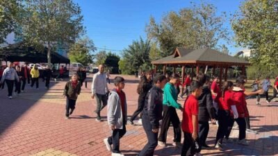 Osmaniye’de öğrencilerin muhtemel afetlere karşı bilinçlenmesi amacıyla okullarda deprem ve