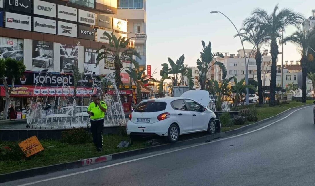 Antalya’nın Manavgat ilçesinde kontrolden çıkan otomobil refüje çıkarak sinyalizasyon direğini