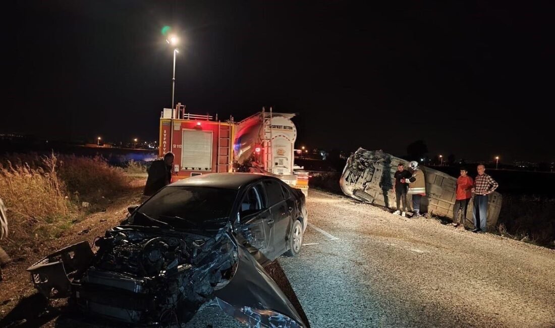 Hatay’da otomobil ve minibüsün çarpışmasıyla yaşanan kazada 3 kişi yaralandı.