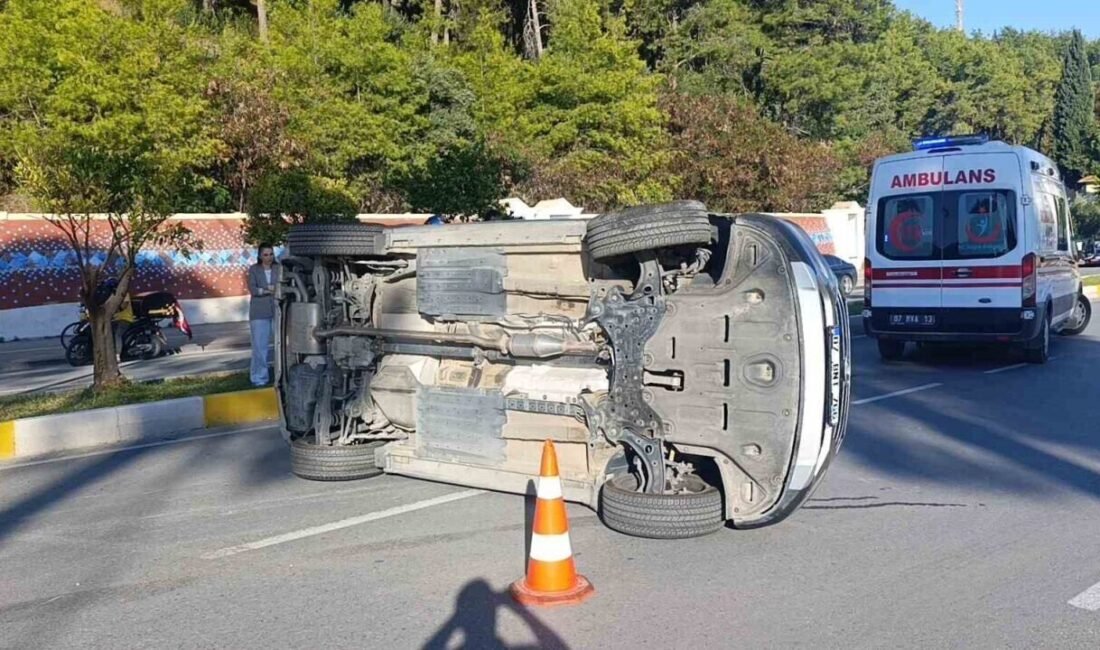 Antalya’nın Manavgat ilçesinde meydana gelen kazada yol kenarında park halindeki