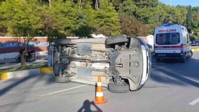 Antalya’nın Manavgat ilçesinde meydana gelen kazada yol kenarında park halindeki
