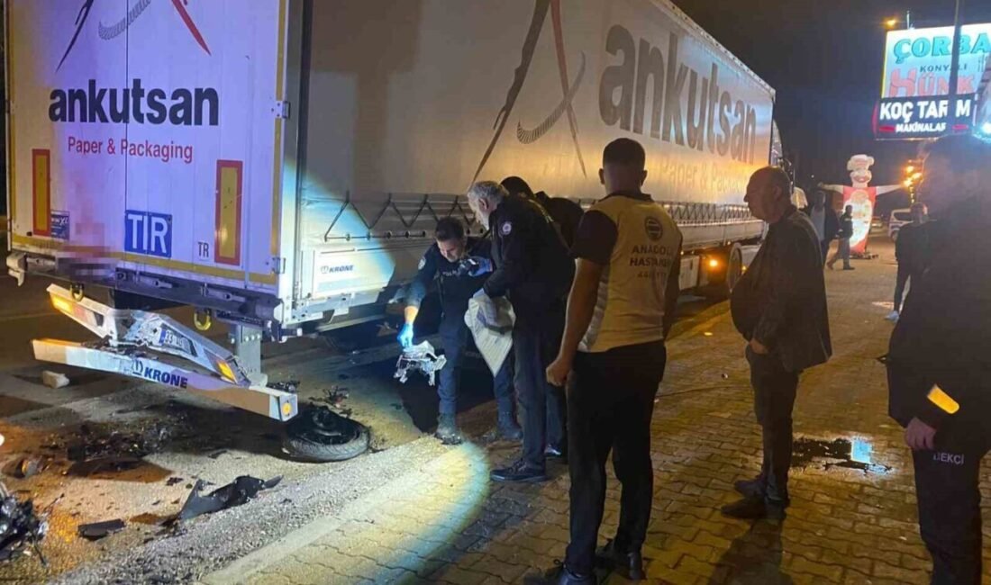 Antalya’nın Serik ilçesinde motosiklet, park halindeki tıra çarptı. Kazada motosikletin