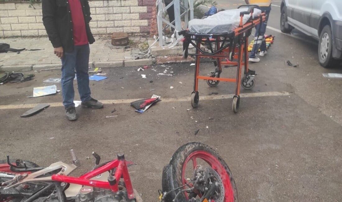 Hatay’da servisle çarpışarak devrilen motosikletteki 16 yaşındaki çocuk öldü, 1