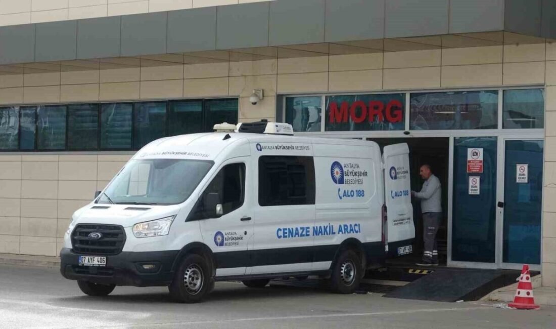 Antalya’da silahlı kavgada hayatını kaybeden 2 gencin cenazeleri adli tıp