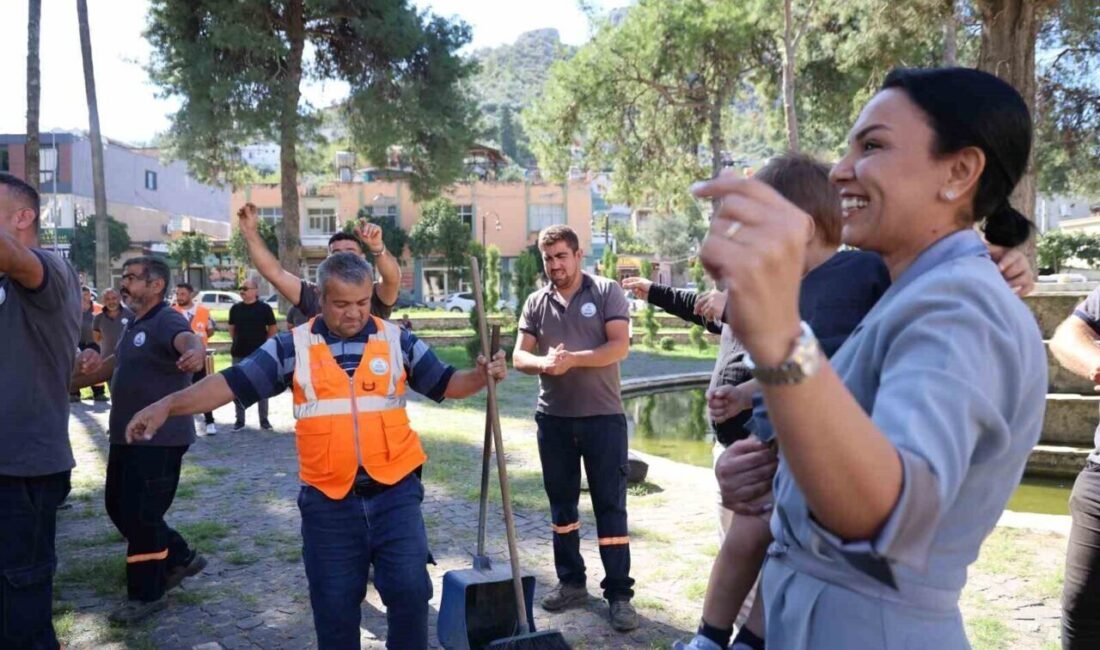 Adana’nın Kozan Belediyesi temizlik işçileri, 2 bin 930 sokağı temizleyip