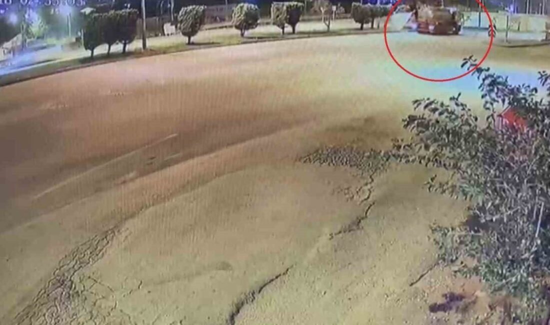 Hatay’ın Defne ilçesinde su tankeri ile kamyonet çarpıştı. Kamyonet sürücüsünün