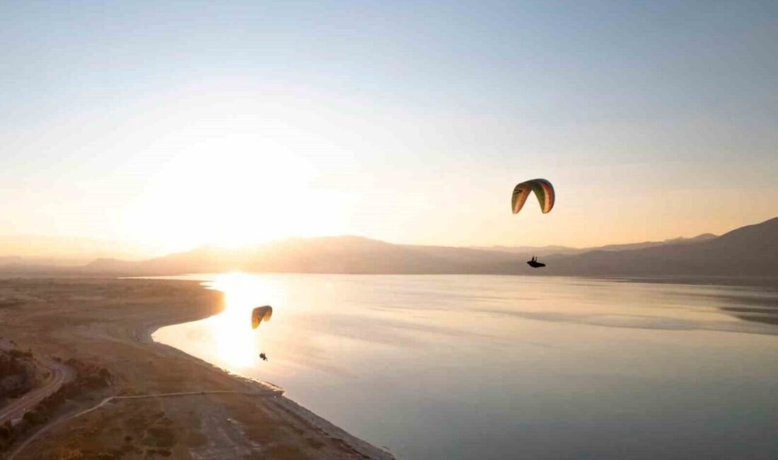Uzun yıllardır suyunun çekilmesi problemiyle karşı karşıya olan Burdur Gölü’nün