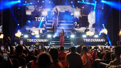 Tarsus Belediyesinin 29 Ekim Cumhuriyet Bayramı kutlamaları kapsamında düzenlediği konserde