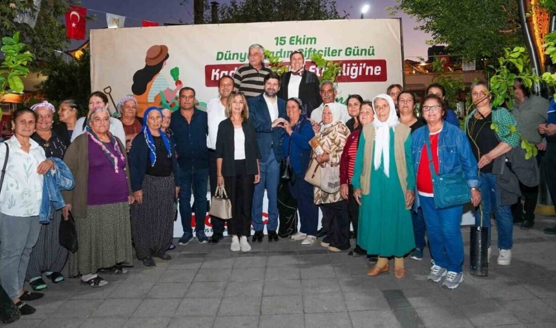 Mersin’in Tarsus Belediye Başkanı Ali Boltaç, kadın üreticilere ’Enter Limon’