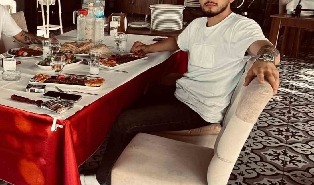 Mersin’in Tarsus ilçesinde meydana gelen kazada otomobille çarpışan motosiklet sürücüsü