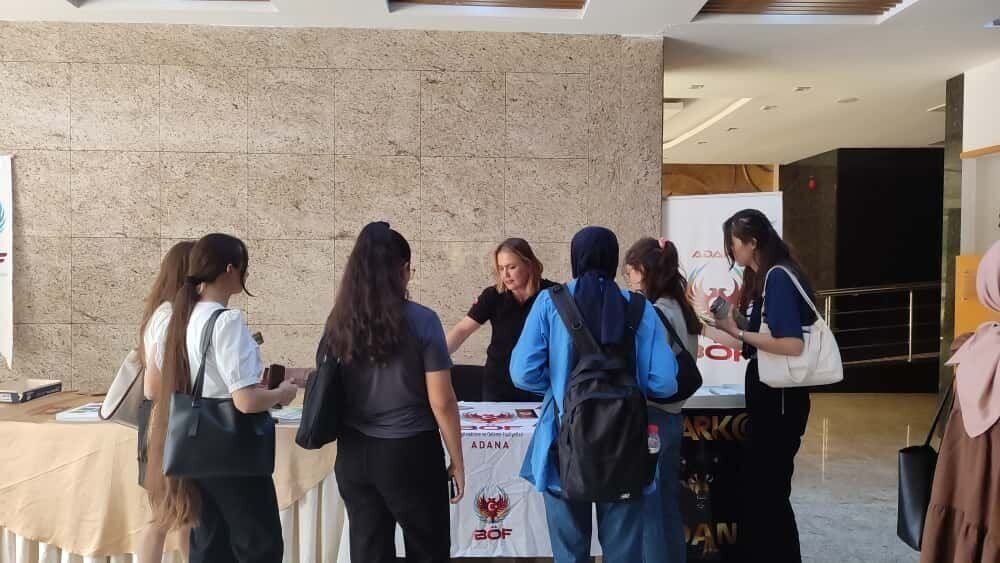 Adana’da polis, ’El Ele Güvenli Geleceğe’ projesi çerçevesinde 2 bin