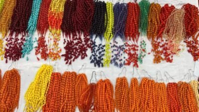 Adana’da gelenek haline gelen tespih mezatı, her ay binlerce koleksiyoner