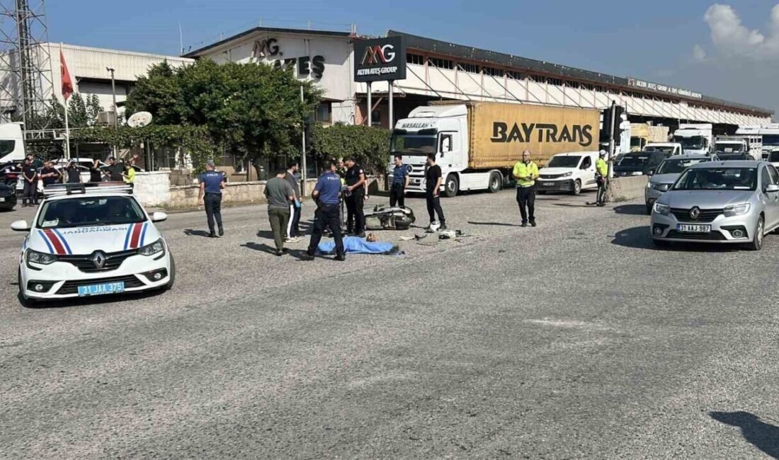 Hatay’da tırla çarpışan motosikletin 45 yaşındaki kadın sürücüsü kazada öldü.