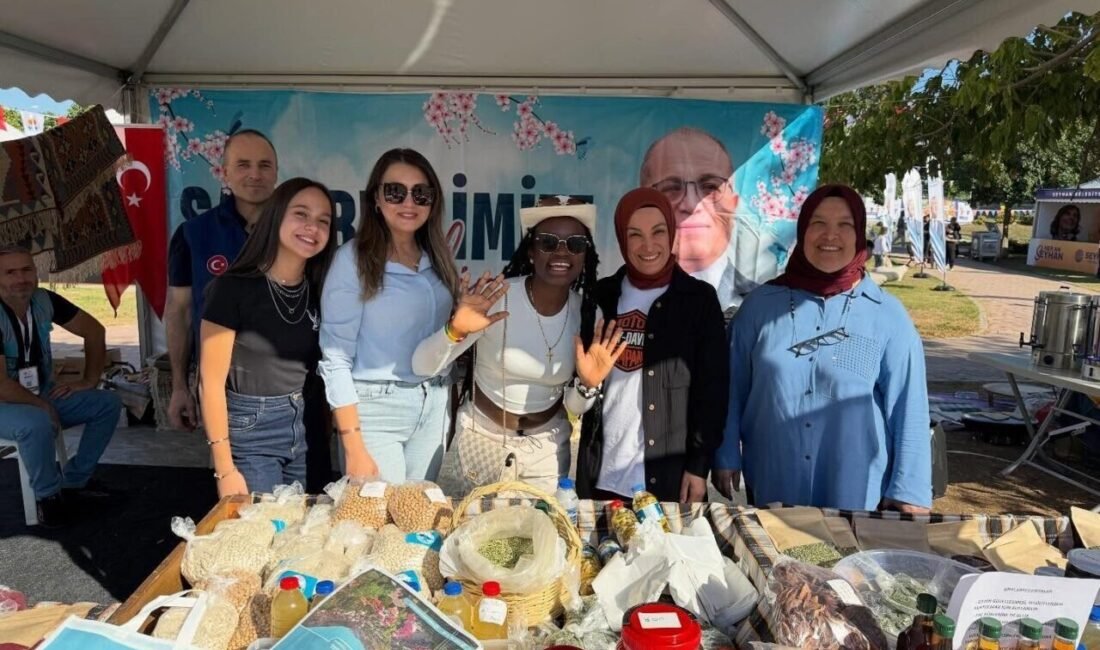 Adana’da düzenlenen lezzet festivalinde, Toros Dağları eteklerinde yetişen yöresel ürünler