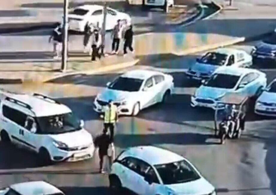 Kahramanmaraş’ta kendisini durdurmak isteyen polise sopayla saldıran şahıs tutuklandı. O