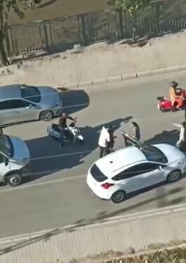 Adana’da trafikte yol verme meselesi sebebiyle çıkan kavga, cep telefonu