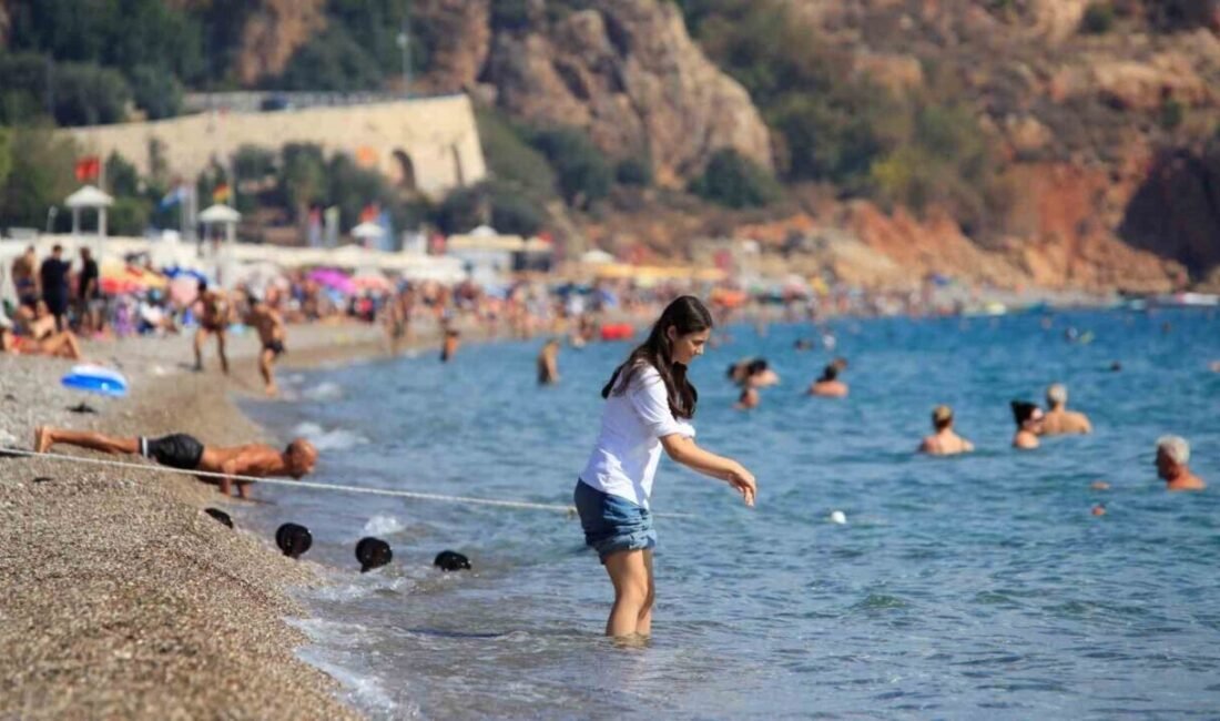 Türkiye’nin birçok noktasında kış yüzünü göstermeye başlarken, Antalya’da yazdan kalma