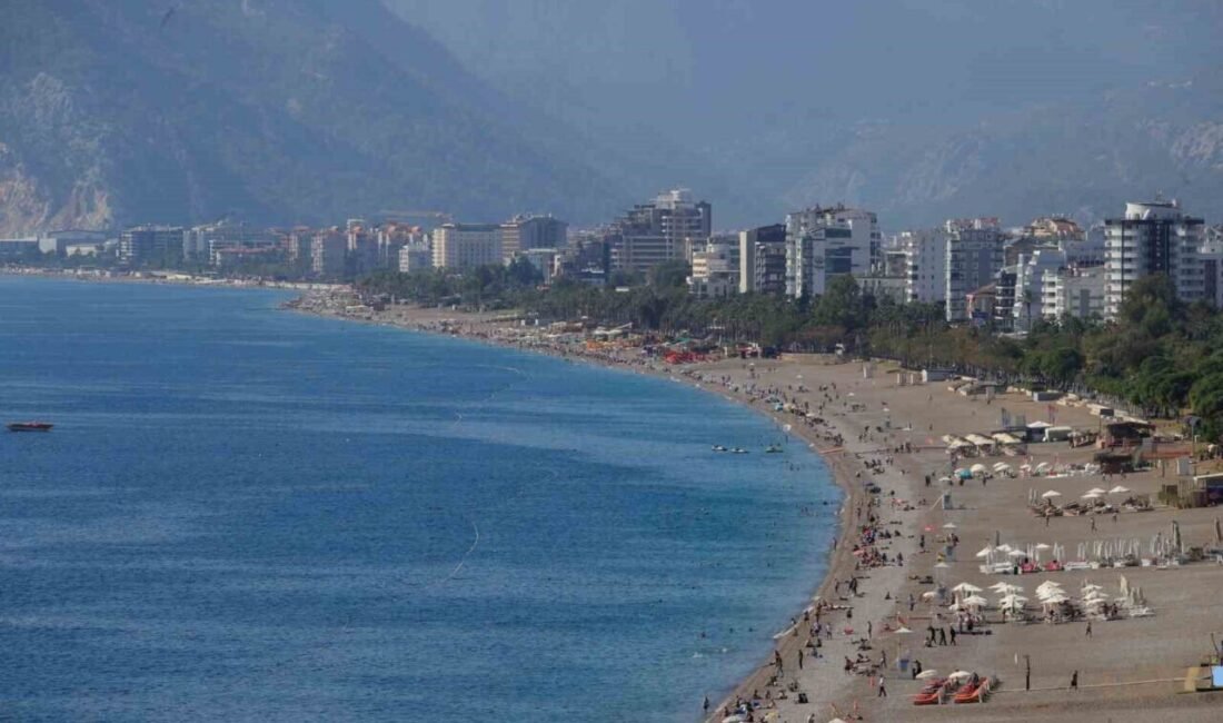 Antalya’da Ekim ayında yazdan kalma günler yaşanıyor. Türkiye’nin birçok ilinde