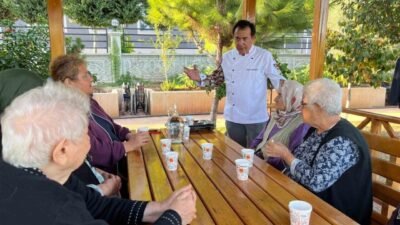 Ünlü şef Fikret Özdemir, Mersin’deki yaşlı bakım merkezi sakinlerine unutulmaz