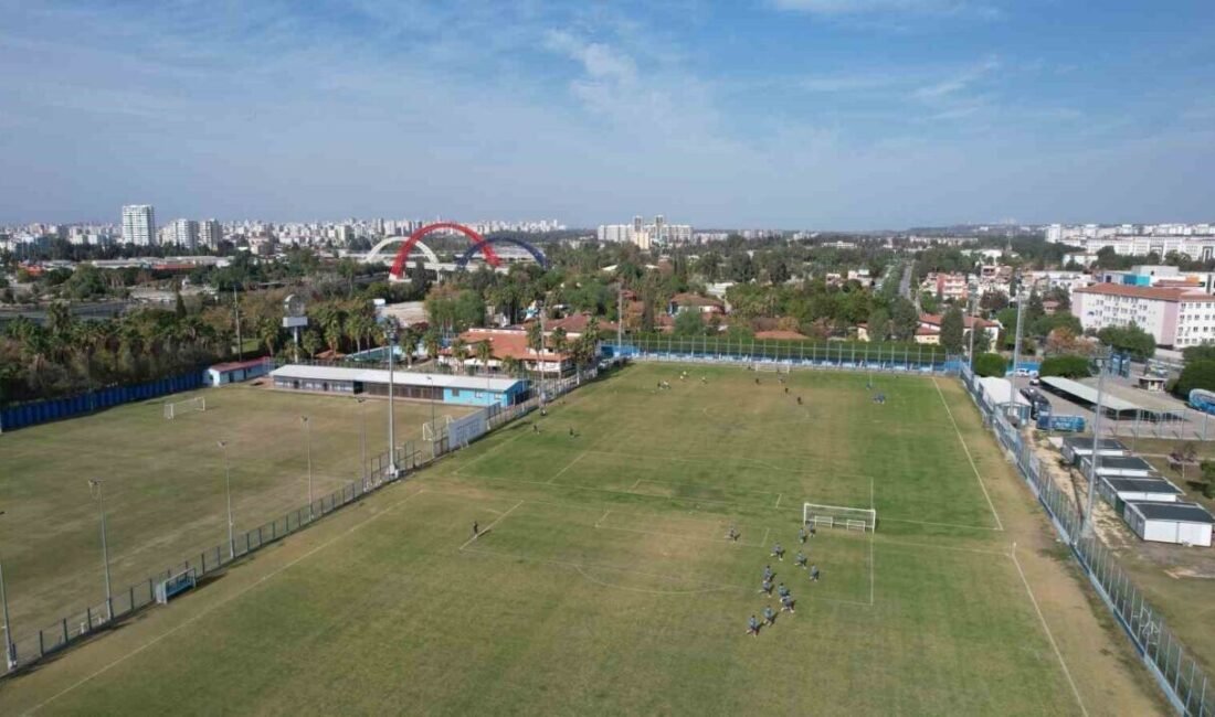 Adana Demirspor’da personel alacakları nedeniyle yaşanan kriz büyüdü, uzun süredir