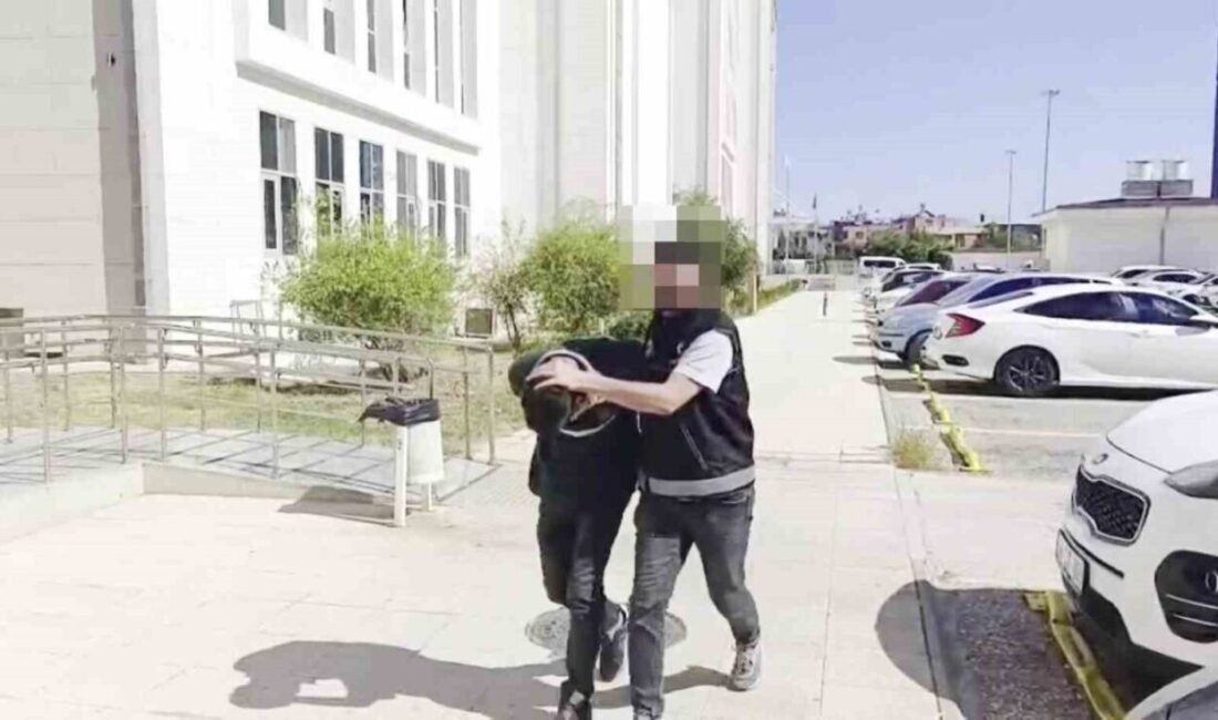 Adana’da düzenlenen operasyonda, haklarında uyuşturucu ticaretinden kesinleşmiş hapis cezası bulunan