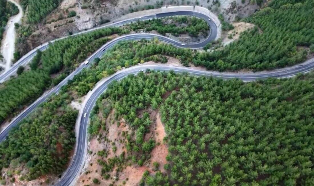 Adana’nın Feke ilçesinde sonbahar renkleri ortaya çıkarken, ’Dokuzdolambaç Virajları’ ise