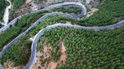 Adana’nın Feke ilçesinde sonbahar renkleri ortaya çıkarken, ’Dokuzdolambaç Virajları’ ise